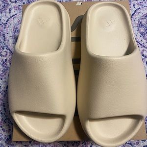 Brand New Yeezy Slide Bone. Size 4 in mens which is a 6 in women’s.